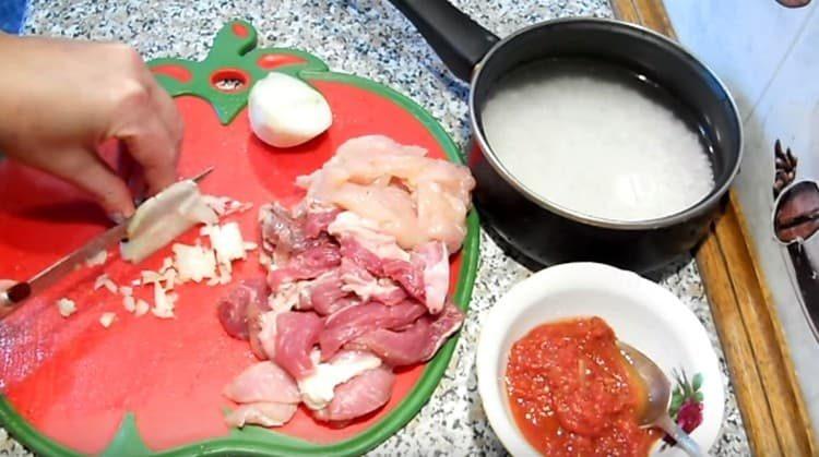 Finely chop the onion.