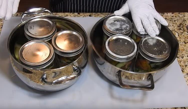 We put the banks in the pan.