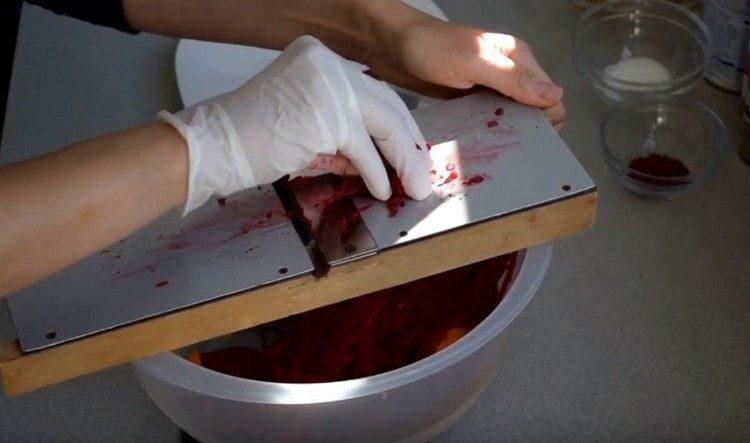 grate beets and carrots on a Korean grater.