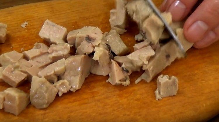 Cut the cod liver into pieces.