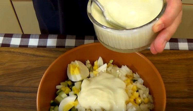 Dress salad with mayonnaise.