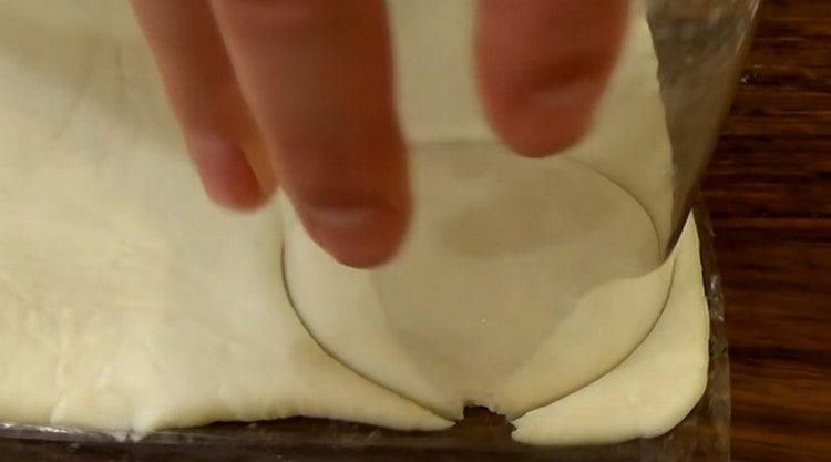 We cut circles from the dough with a glass.