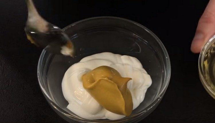Mix mustard with mayonnaise.