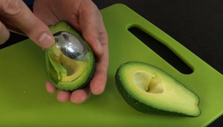 Carefully with a spoon, select the pulp from the avocado.