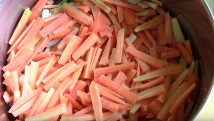 Cut the carrots into strips.