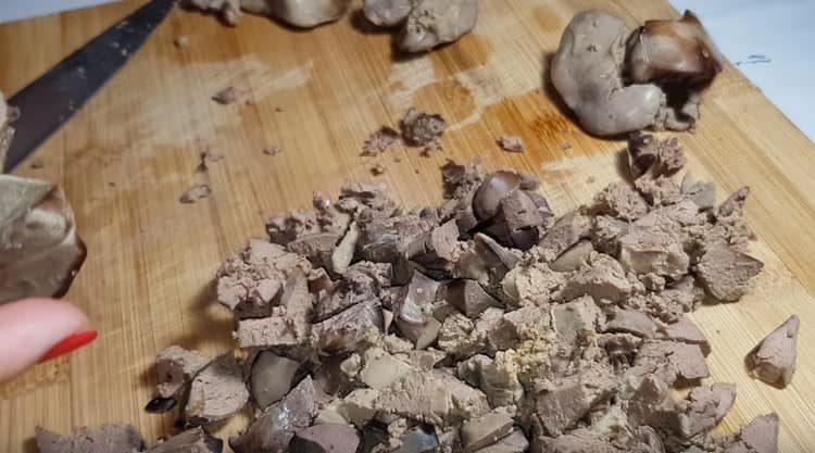 We also cut the boiled chicken liver into pieces.