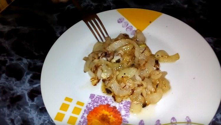 Add the fried onion and pepper.