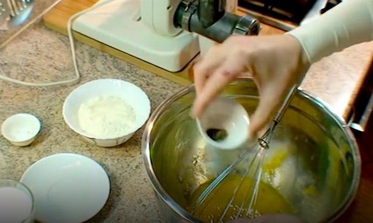 Beat eggs, add salt, oregano.