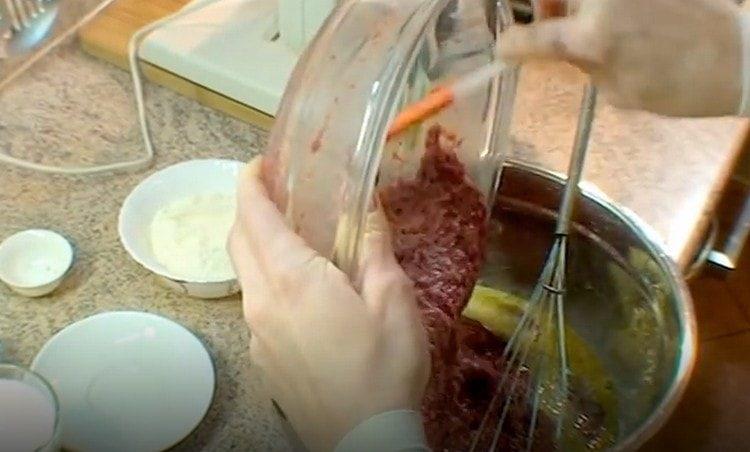 Add the liver to the egg mass.