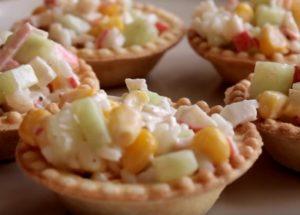 We prepare snack tartlets with crab sticks according to a step-by-step recipe with a photo.