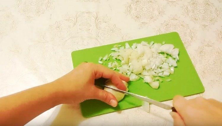 Grind the onion on the board.