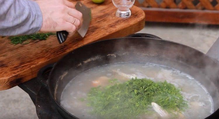 We spread chopped greens in the ear.