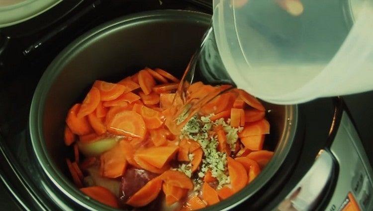 Pour water into the multicooker.
