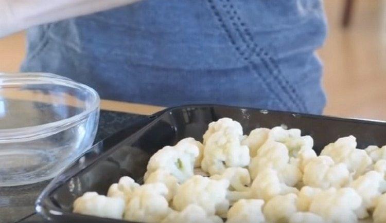 Bake cabbage in the oven for 20 minutes.