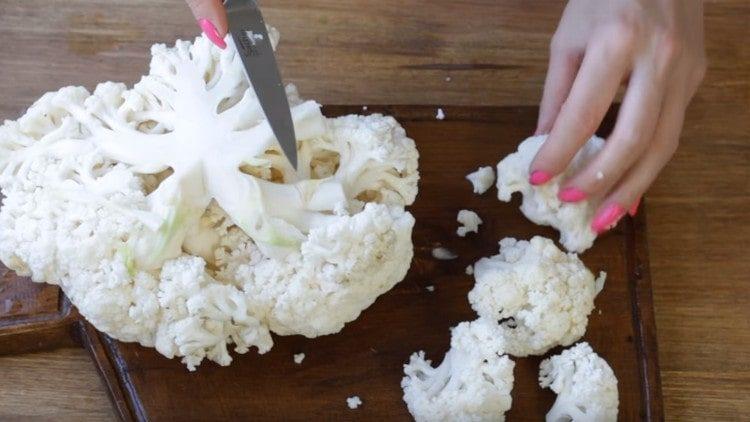 We divide the cabbage into inflorescences.