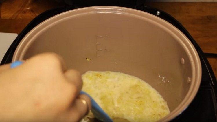 Add milk and bay leaf.