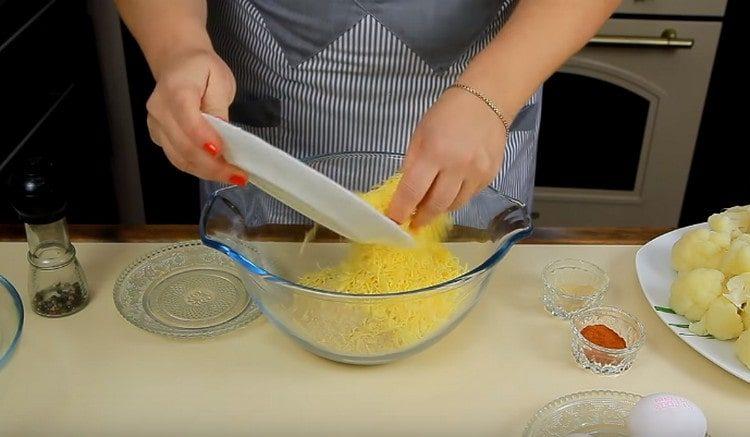 Mix the breadcrumbs and grated cheese.