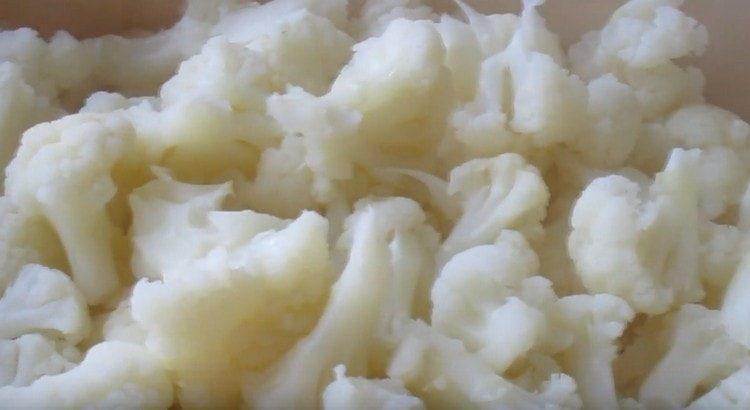 Boiled inflorescences are allowed to cool and dry.