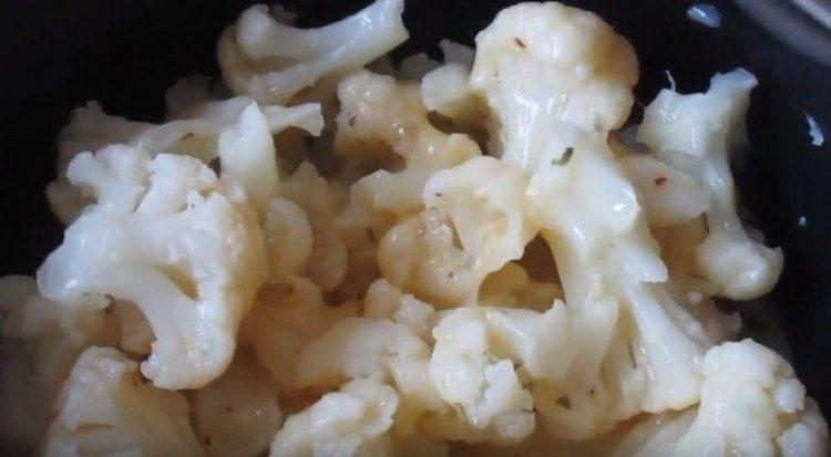 Bread cabbage in the egg mixture.