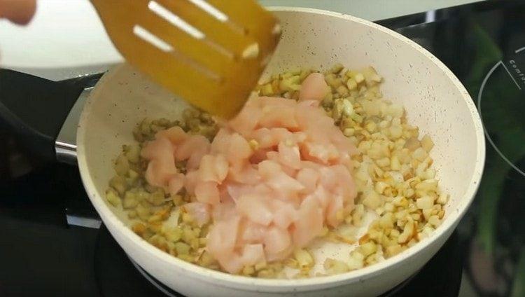 Add mushrooms to the mushrooms.