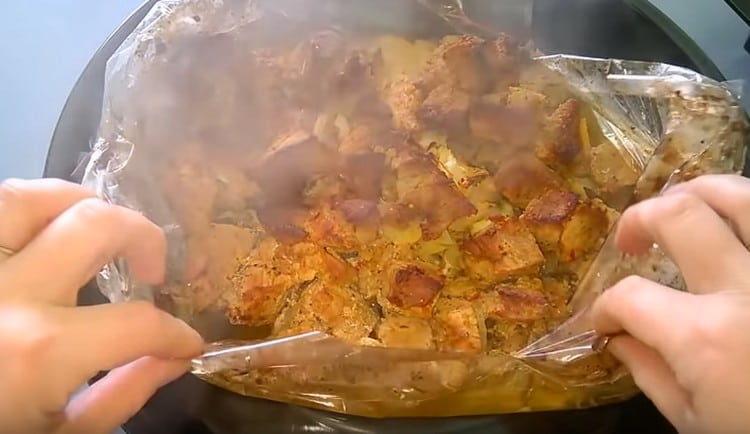 At the end of baking, we tear the sleeve so that the meat is browned.