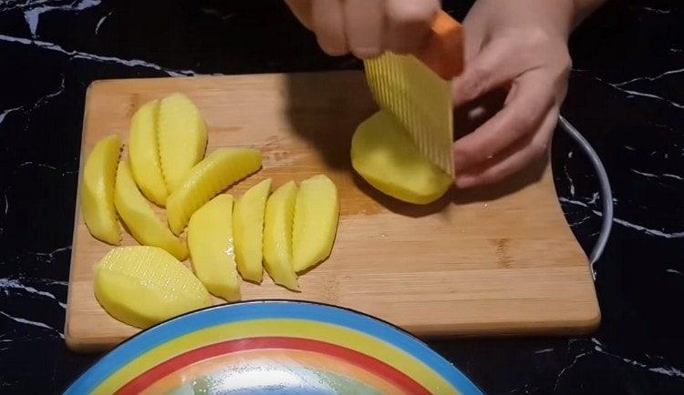 Cut potatoes into slices.