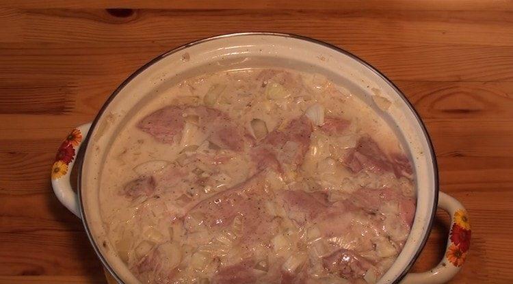 leave the meat to marinate.