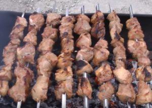 Barbecue on the grill: the right recipe with step by step photos.