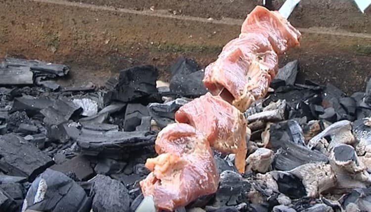 put the skewer on the grill.