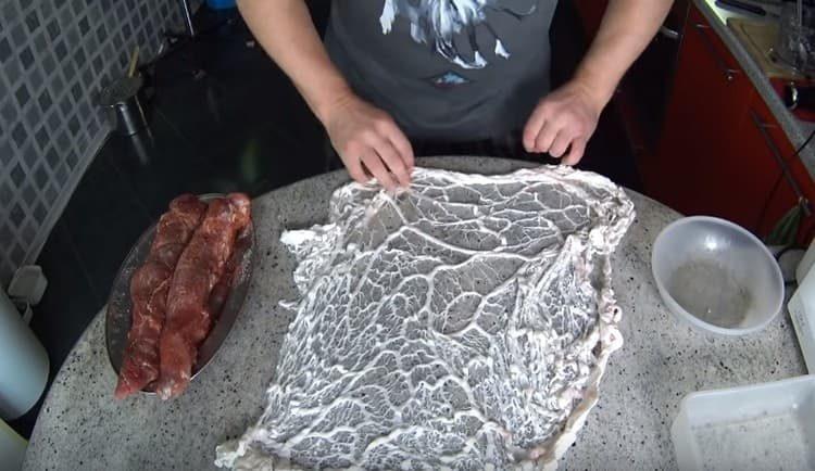 we spread the fat grid on the table.