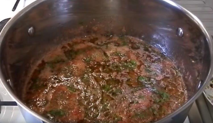 We put the vegetable mass on the stove.