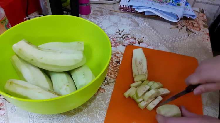 cut the eggplant into slices