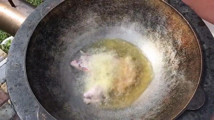 How to cook lamb with vegetables in a cauldron