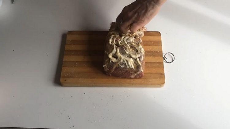 Mix the ingredients for cooking.