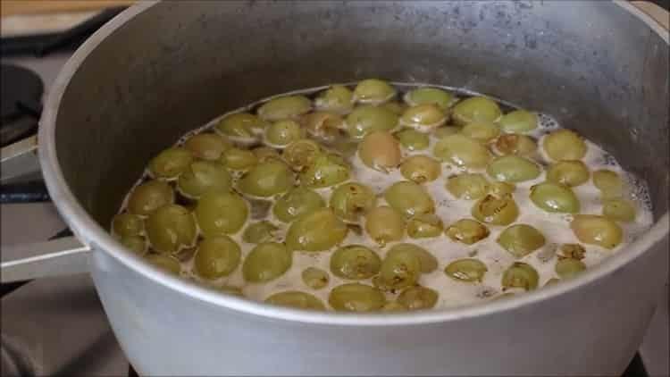 Mix the ingredients to cook.