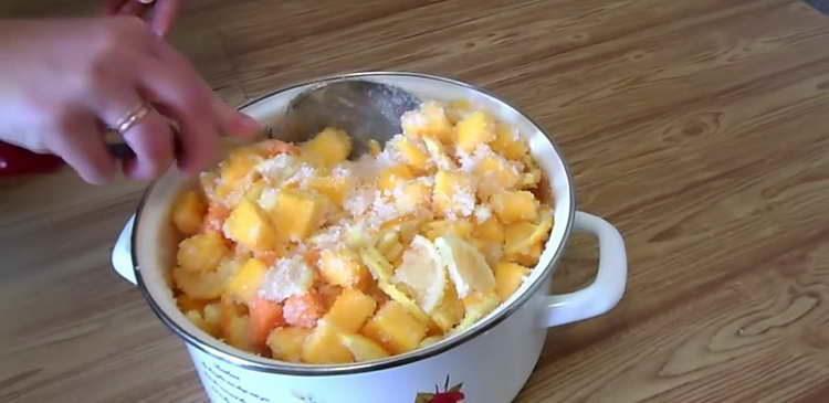 add sugar to the pumpkin