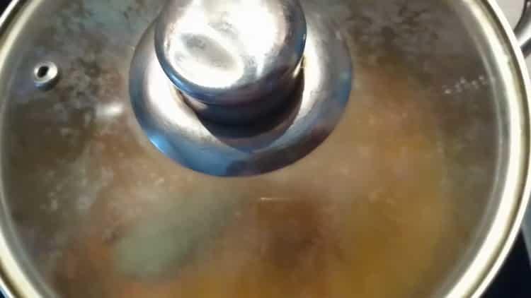 Mix the ingredients to cook.