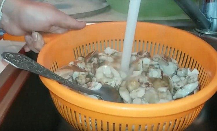 then you need to throw the mushrooms in a colander and rinse.