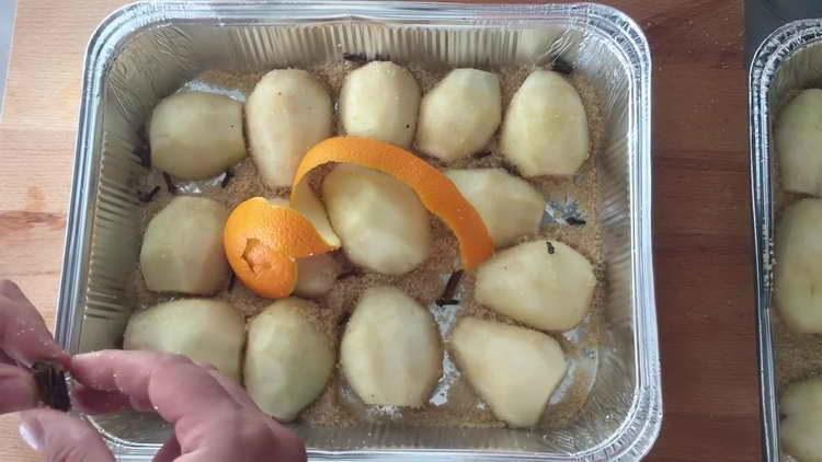 sprinkle pears with cloves