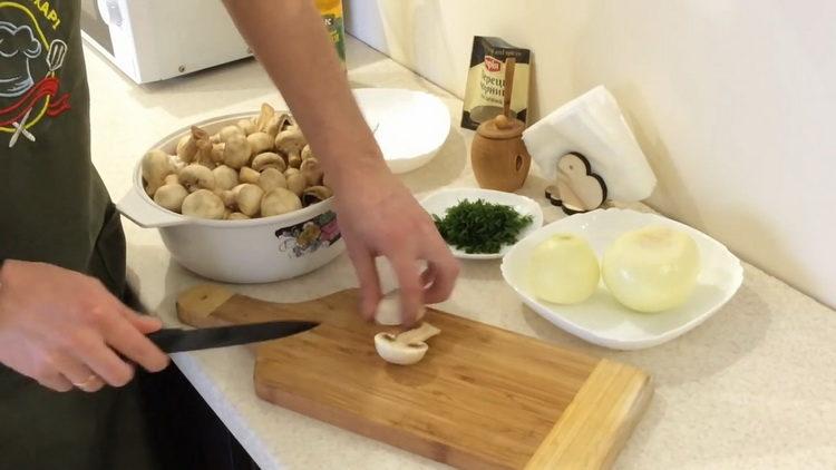 prepare fried mushrooms with onions