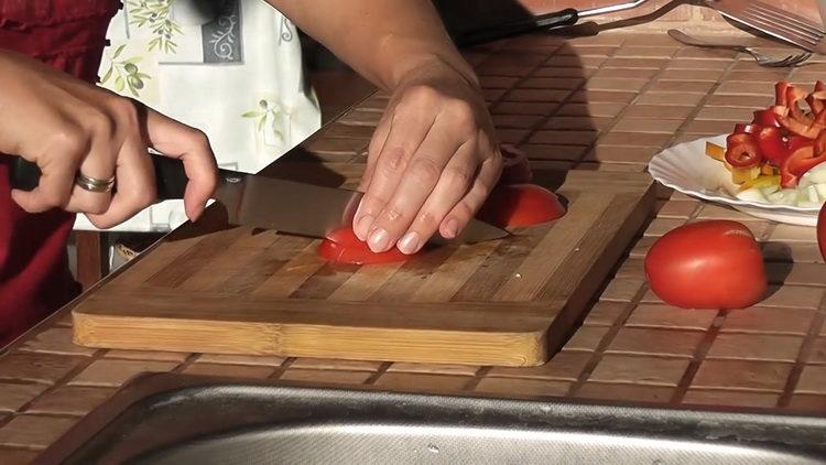 chop tomatoes