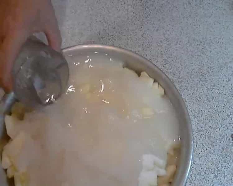 Mix the ingredients to cook.