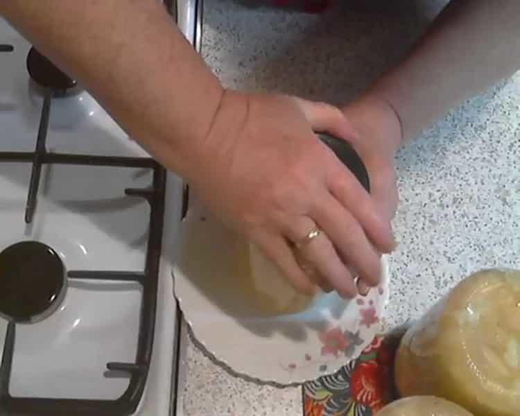 Harvesting apple pie for the winter