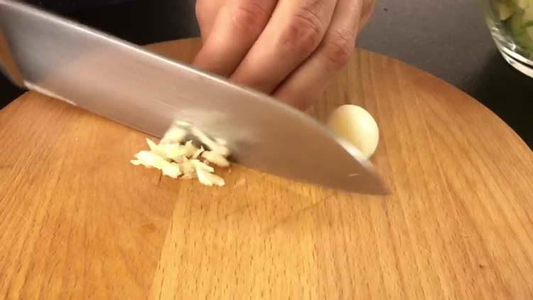 chop the garlic