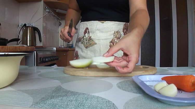 cut the onion into half rings