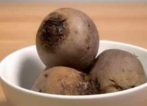 How to cook beets in a pan according to a step by step recipe with a photo