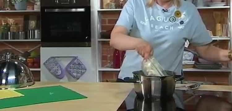 Prepare the ingredients for cabbage