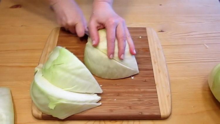How to cook cabbage in Georgian with beetroot