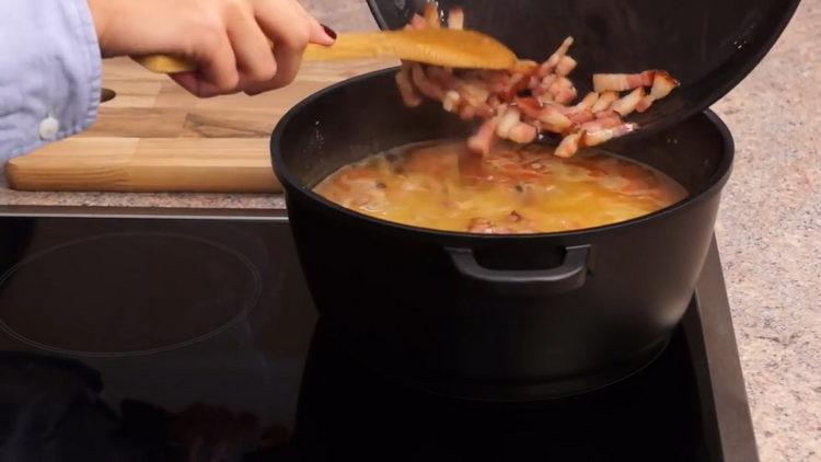 Combine the ingredients for cooking.