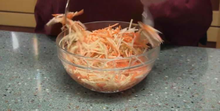  shift the vegetables into a deep bowl and mix